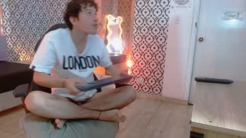 Snapshot of will_tay1 chatting on April 2026 03:17:02 AM WILL online show from April 2026 03:17:02 AM