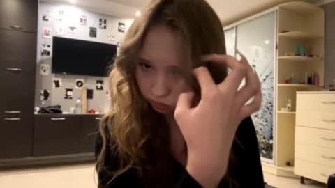 Olivia online show from December 2025 07:11:01 PM