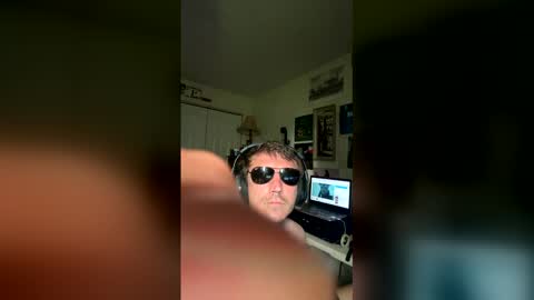 willieb400610 online show from May 2026 09:22:02 PM