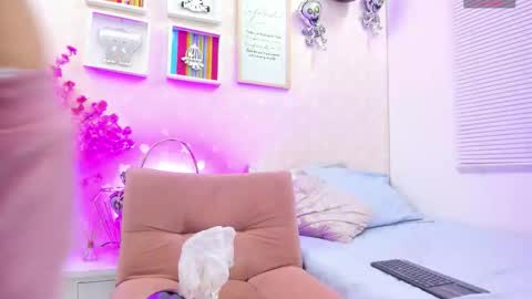 willow pearl online show from November 2025 11:24:02 AM