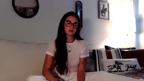 Snapshot of willowbelle chatting on October 2025 10:45:01 PM willowbelle online show from October 2025 10:45:01 PM