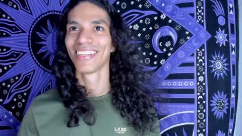 Snapshot of willy_veins chatting on December 2024 03:05:02 AM willy_veins online show from December 2024 03:05:02 AM