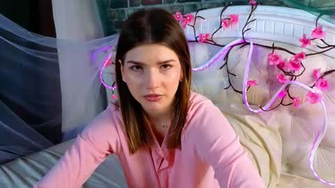 Vicki3 online show from March 2026 07:01:01 AM