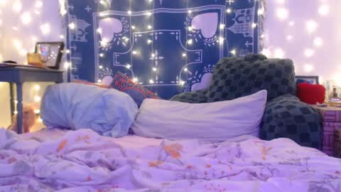 Eevie online show from December 2024 03:43:01 AM