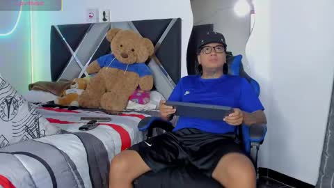 winniepooh_69 online show from May 2026 10:48:02 PM