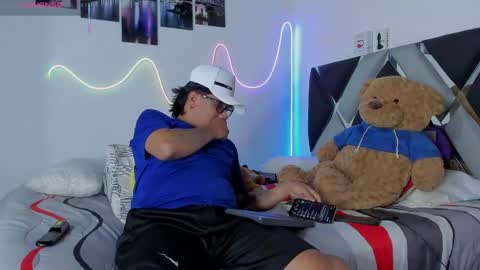 winniepooh_69 online show from May 2026 05:15:02 AM