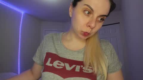 Snapshot of winter_miracle chatting on February 2025 08:14:01 AM Winter Miracle online show from February 2025 08:14:01 AM