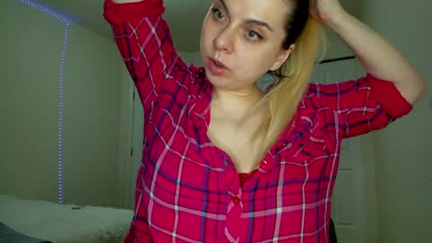 Snapshot of winter_miracle chatting on February 2025 08:15:02 AM Winter Miracle online show from February 2025 08:15:02 AM