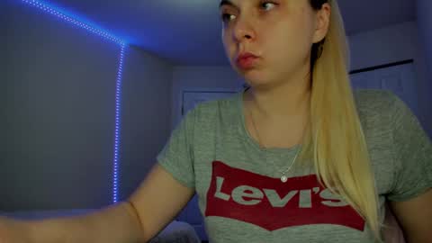 Snapshot of winter_miracle chatting on February 2025 09:43:02 AM Winter Miracle online show from February 2025 09:43:02 AM