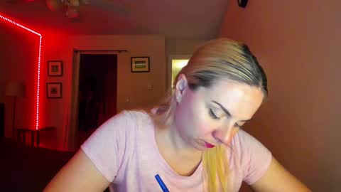 Snapshot of winter_miracle chatting on September 2025 06:48:02 AM Winter Miracle online show from September 2025 06:48:02 AM