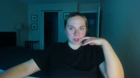 Snapshot of winter_miracle chatting on September 2025 04:10:02 PM Winter Miracle online show from September 2025 04:10:02 PM