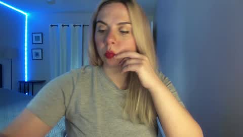 Snapshot of winter_miracle chatting on September 2025 10:48:02 PM Winter Miracle online show from September 2025 10:48:02 PM