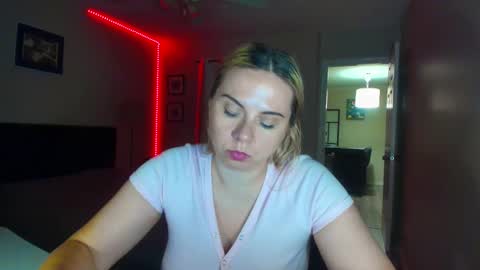 Snapshot of winter_miracle chatting on September 2025 06:29:02 AM Winter Miracle online show from September 2025 06:29:02 AM