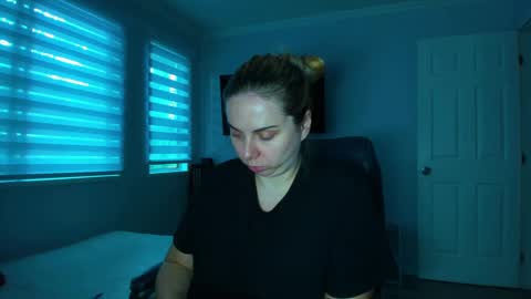 Snapshot of winter_miracle chatting on September 2025 09:53:01 PM Winter Miracle online show from September 2025 09:53:01 PM