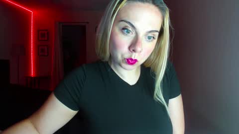 Snapshot of winter_miracle chatting on October 2025 10:56:02 AM Winter Miracle online show from October 2025 10:56:02 AM