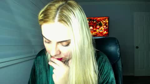 Snapshot of winter_miracle chatting on October 2025 01:49:01 AM Winter Miracle online show from October 2025 01:49:01 AM