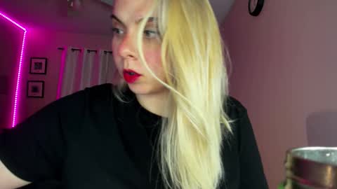 Snapshot of winter_miracle chatting on October 2025 02:28:01 AM Winter Miracle online show from October 2025 02:28:01 AM