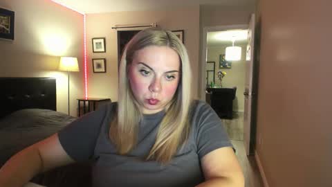 Snapshot of winter_miracle chatting on November 2025 04:04:01 AM Winter Miracle online show from November 2025 04:04:01 AM