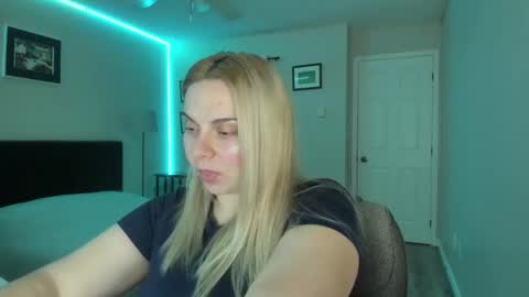 Snapshot of winter_miracle chatting on November 2025 05:12:01 PM Winter Miracle online show from November 2025 05:12:01 PM