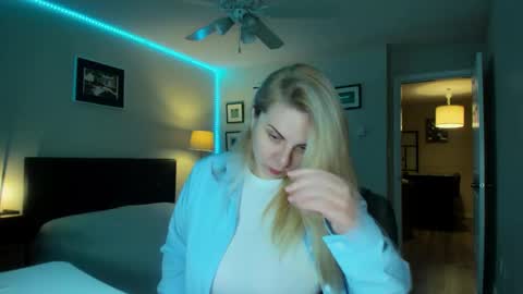 Snapshot of winter_miracle chatting on November 2025 06:45:01 AM Winter Miracle online show from November 2025 06:45:01 AM