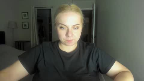 Snapshot of winter_miracle chatting on November 2025 07:47:01 AM Winter Miracle online show from November 2025 07:47:01 AM