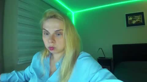 Snapshot of winter_miracle chatting on November 2025 08:26:01 AM Winter Miracle online show from November 2025 08:26:01 AM