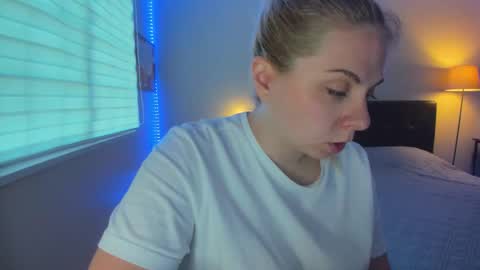 Snapshot of winter_miracle chatting on December 2025 05:52:02 PM Winter Miracle online show from December 2025 05:52:02 PM