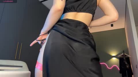 Isobelle online show from November 2025 05:13:02 PM