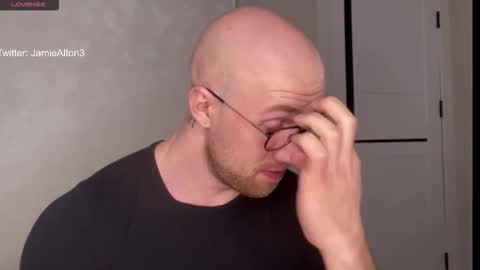 Wlademar online show from December 2025 05:04:02 AM