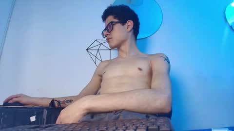  W O L F  online show from October 2025 11:33:02 AM