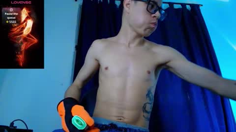  W O L F  online show from December 2025 11:37:01 AM