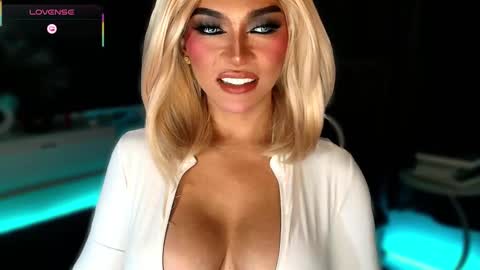 Julia online show from November 2025 04:11:02 AM