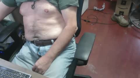 Snapshot of woodworker6473 chatting on February 2026 02:39:02 PM woodworker6473 online show from February 2026 02:39:02 PM