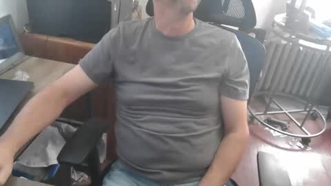 Snapshot of woodworker6473 chatting on February 2026 01:43:01 PM woodworker6473 online show from February 2026 01:43:01 PM