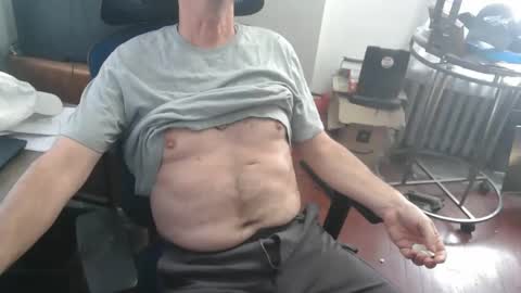 Snapshot of woodworker6473 chatting on April 2026 02:11:01 PM woodworker6473 online show from April 2026 02:11:01 PM