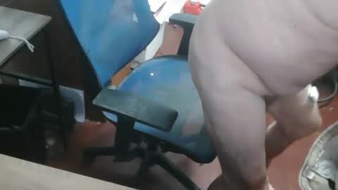 Snapshot of woodworker6473 chatting on April 2026 12:05:02 AM woodworker6473 online show from April 2026 12:05:02 AM