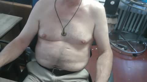 Snapshot of woodworker6473 chatting on April 2026 10:34:02 PM woodworker6473 online show from April 2026 10:34:02 PM