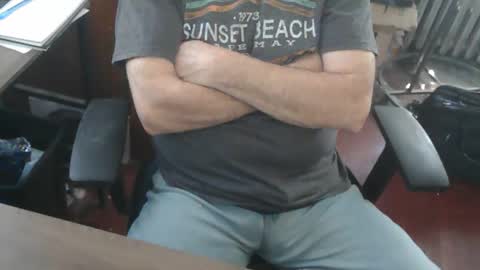 Snapshot of woodworker6473 chatting on May 2026 04:33:01 PM woodworker6473 online show from May 2026 04:33:01 PM