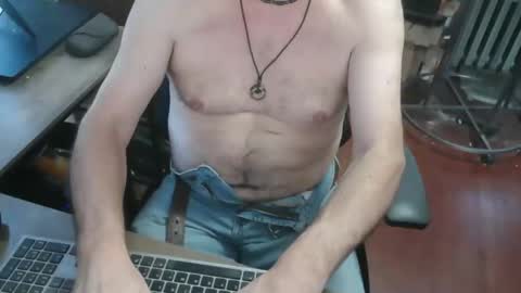 Snapshot of woodworker6473 chatting on June 2026 10:44:02 PM woodworker6473 online show from June 2026 10:44:02 PM