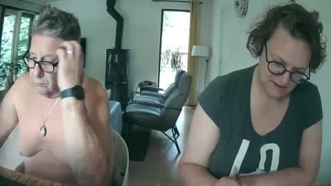 woodwurm and Snoeske online show from September 2025 06:46:01 AM