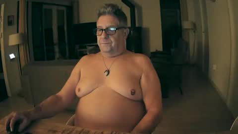 woodwurm and Snoeske online show from November 2025 05:51:02 AM