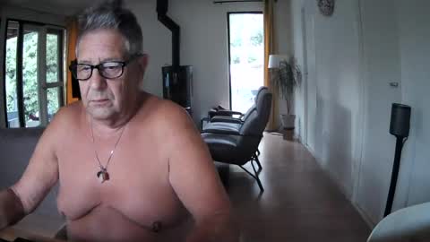 Snapshot of woodwurm chatting on July 2026 04:14:02 AM woodwurm and Snoeske online show from July 2026 04:14:02 AM