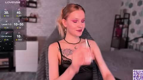 Snapshot of worldofllove chatting on October 2025 09:32:01 AM Arnika and Simon online show from October 2025 09:32:01 AM