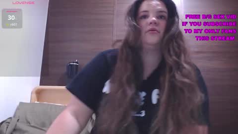 Snapshot of wow_its_kaitlyn chatting on November 2025 12:37:01 PM Kaitlyn xx online show from November 2025 12:37:01 PM