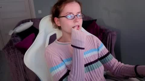 Rebecy online show from September 2025 01:57:02 PM