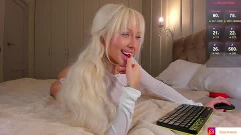 Snapshot of wow_peach_girl chatting on December 2024 03:23:01 PM Liza online show from December 2024 03:23:01 PM