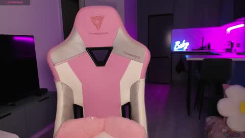 Emi online show from September 2025 04:01:02 PM