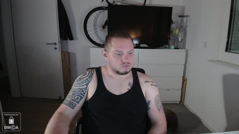 Snapshot of x19marco93x chatting on December 2024 01:51:01 PM x19marco93x online show from December 2024 01:51:01 PM