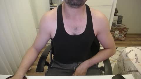 Snapshot of x_____0_____x chatting on December 2025 10:37:01 PM Mr. Lonely online show from December 2025 10:37:01 PM