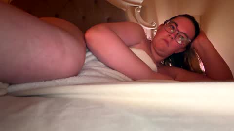 Snapshot of x_dreamgirl_x chatting on May 2026 03:37:02 AM Mariah online show from May 2026 03:37:02 AM